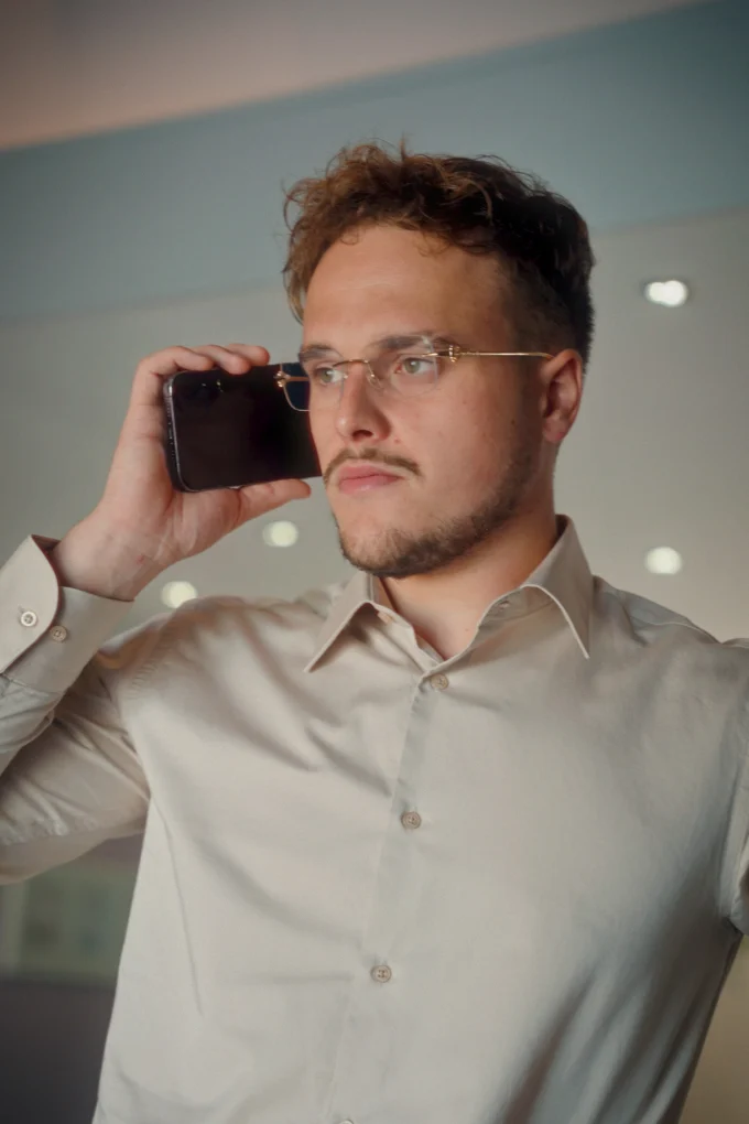 Théo Hennequin, au téléphone